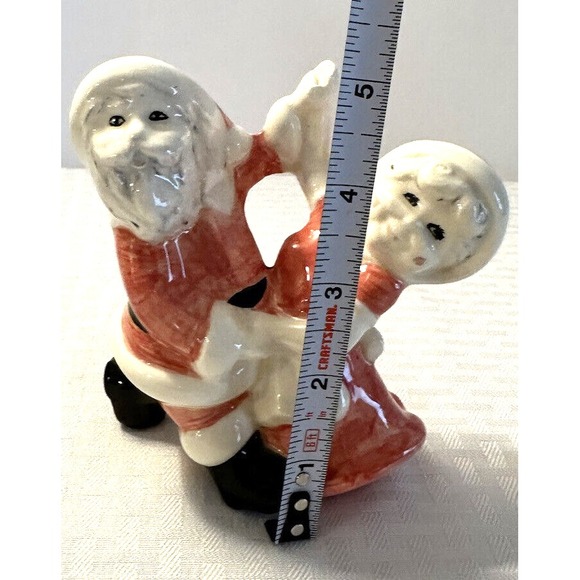 Vintage Santa and Mrs. Claus Ceramic Figurine Dancing together - Picture 7 of 11